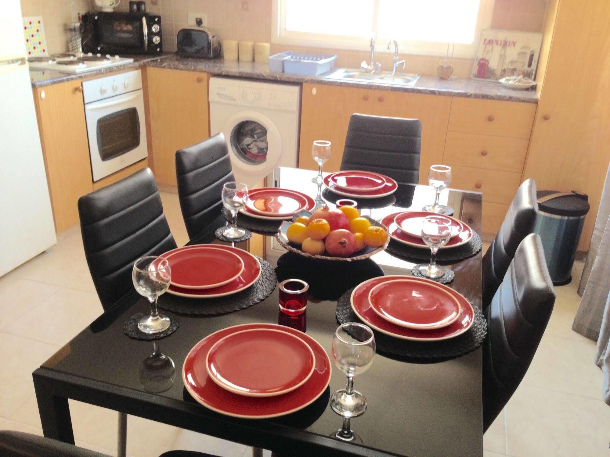 Sirena Sunrise, Apartment 4 Paphos ภายนอก รูปภาพ