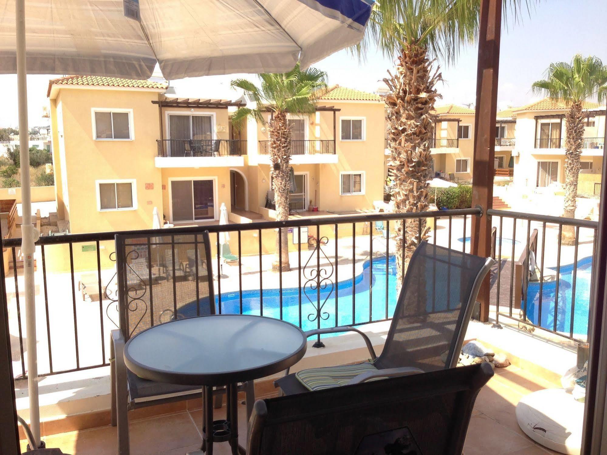 Sirena Sunrise, Apartment 4 Paphos ภายนอก รูปภาพ