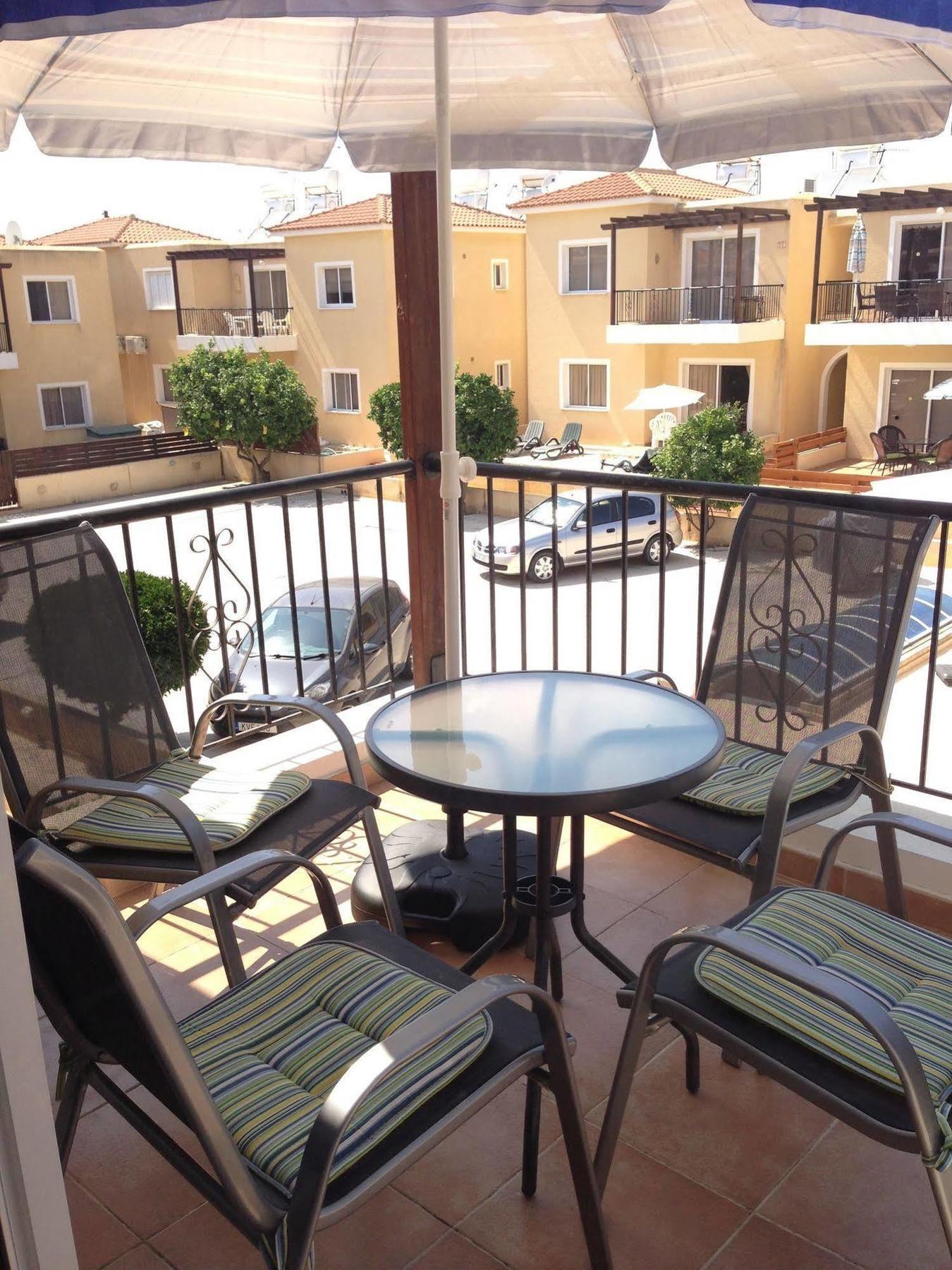 Sirena Sunrise, Apartment 4 Paphos ภายนอก รูปภาพ