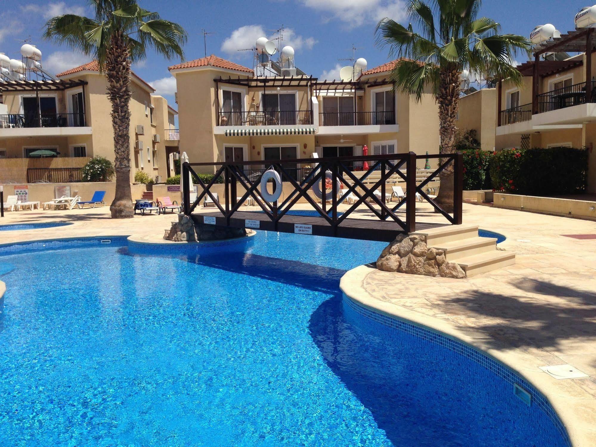 Sirena Sunrise, Apartment 4 Paphos ภายนอก รูปภาพ