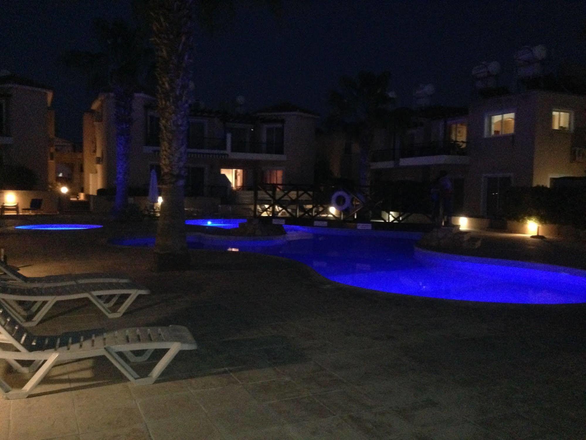 Sirena Sunrise, Apartment 4 Paphos ภายนอก รูปภาพ