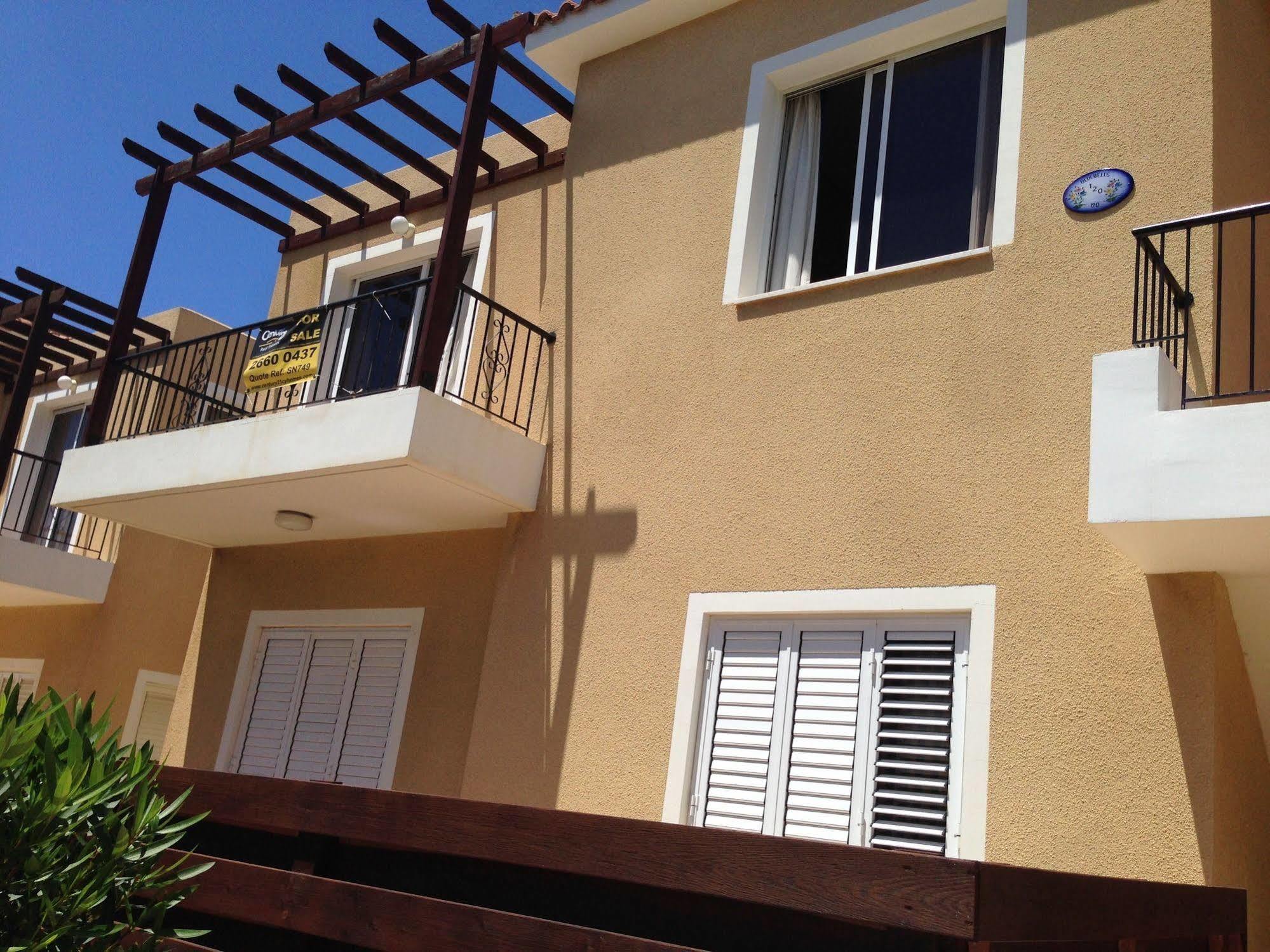 Sirena Sunrise, Apartment 4 Paphos ภายนอก รูปภาพ