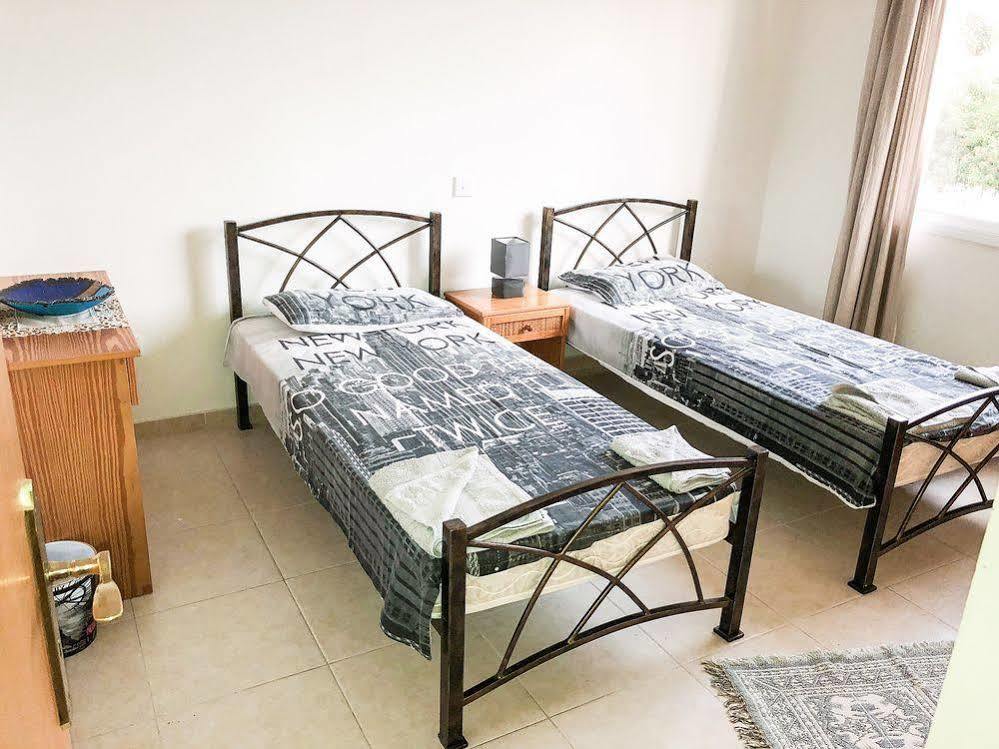 Sirena Sunrise, Apartment 4 Paphos ภายนอก รูปภาพ